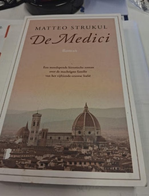 Matteo Strukul - De Medici (Roman), Gelezen, Europa overig, Ophalen of Verzenden, Matteo Strukul