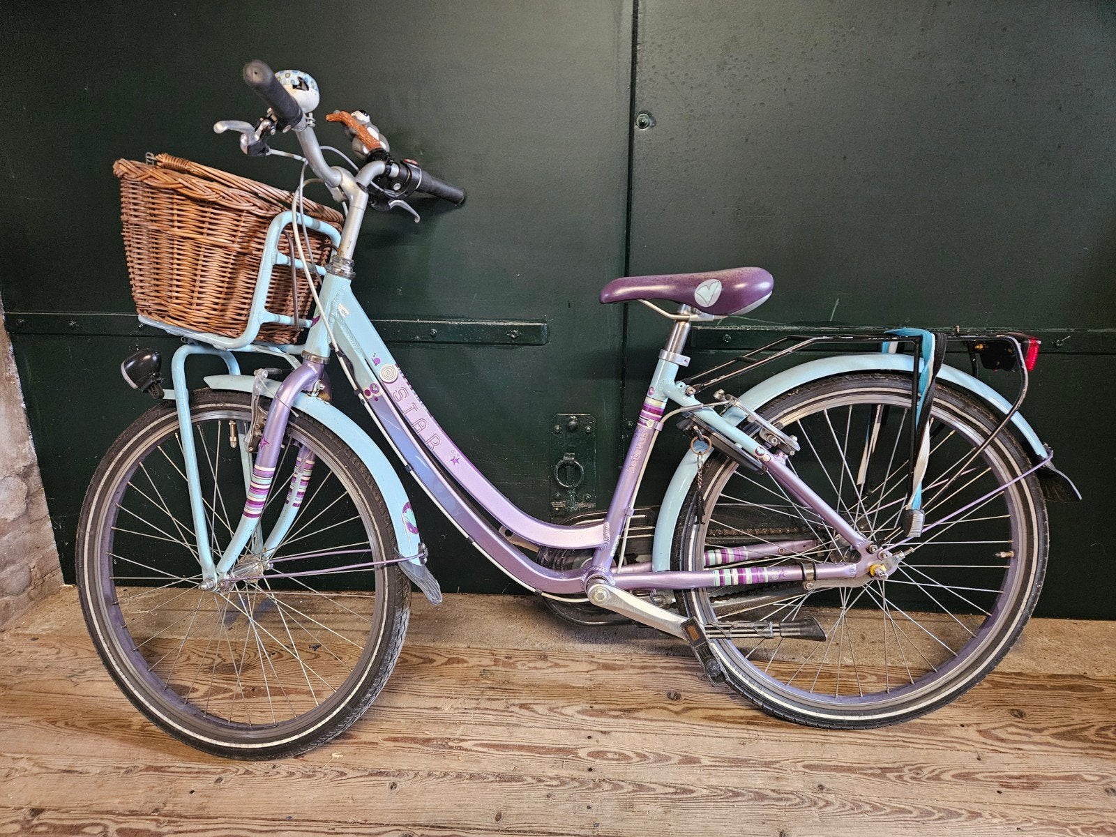 Batavus kinderfiets met mandje en 3 versnellingen, Fietsen en Brommers, Fietsen | Meisjes, Ophalen, Velgrem, Versnellingen, Batavus