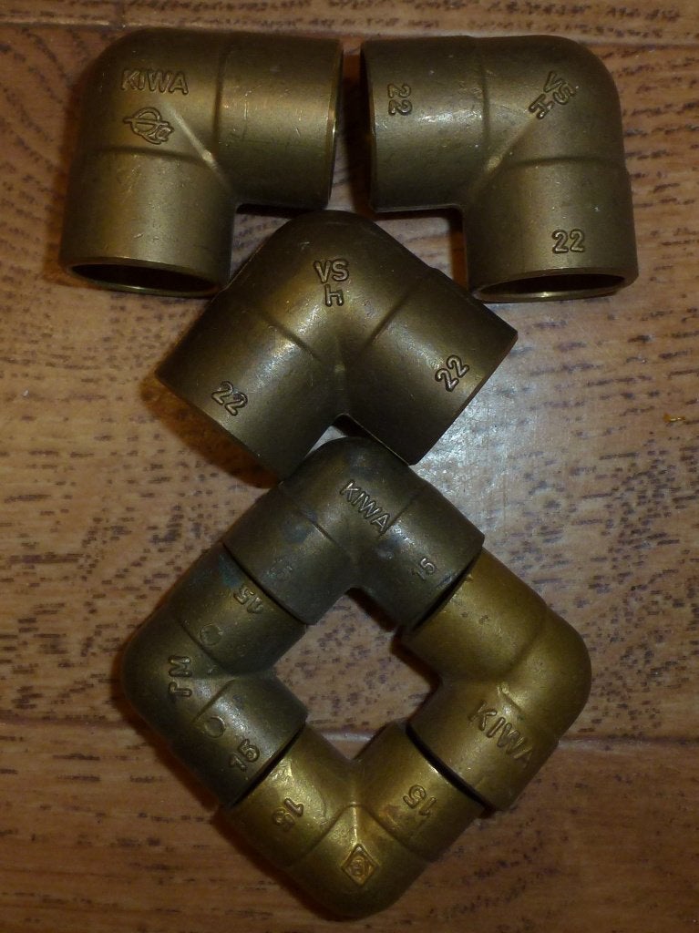 Messing kniestukken 22mm 3 stuks en 15mm 4 stuks, Overige materialen, Bochten, Minder dan 20 mm, Ophalen of Verzenden