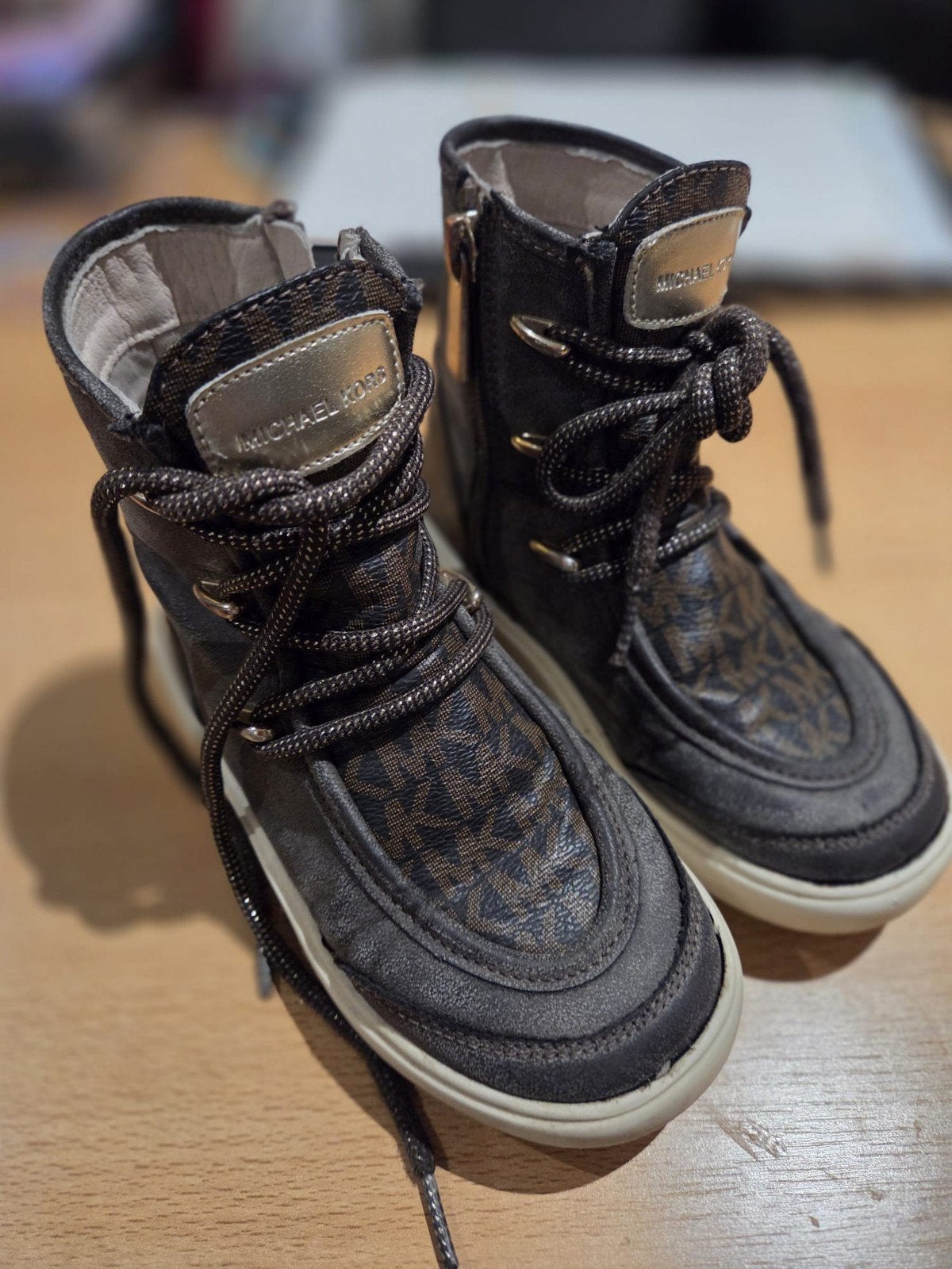 Michael Kors Kinderlaarzen - Bruin met MK-logo, Gebruikt, Michael Kors, Jongen of Meisje, Ophalen of Verzenden