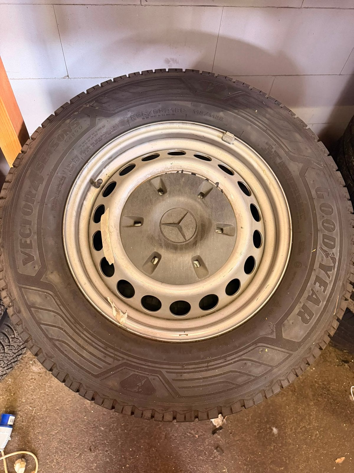 Velgen + 4 seasons banden sprinter crafter 5x130, Ophalen