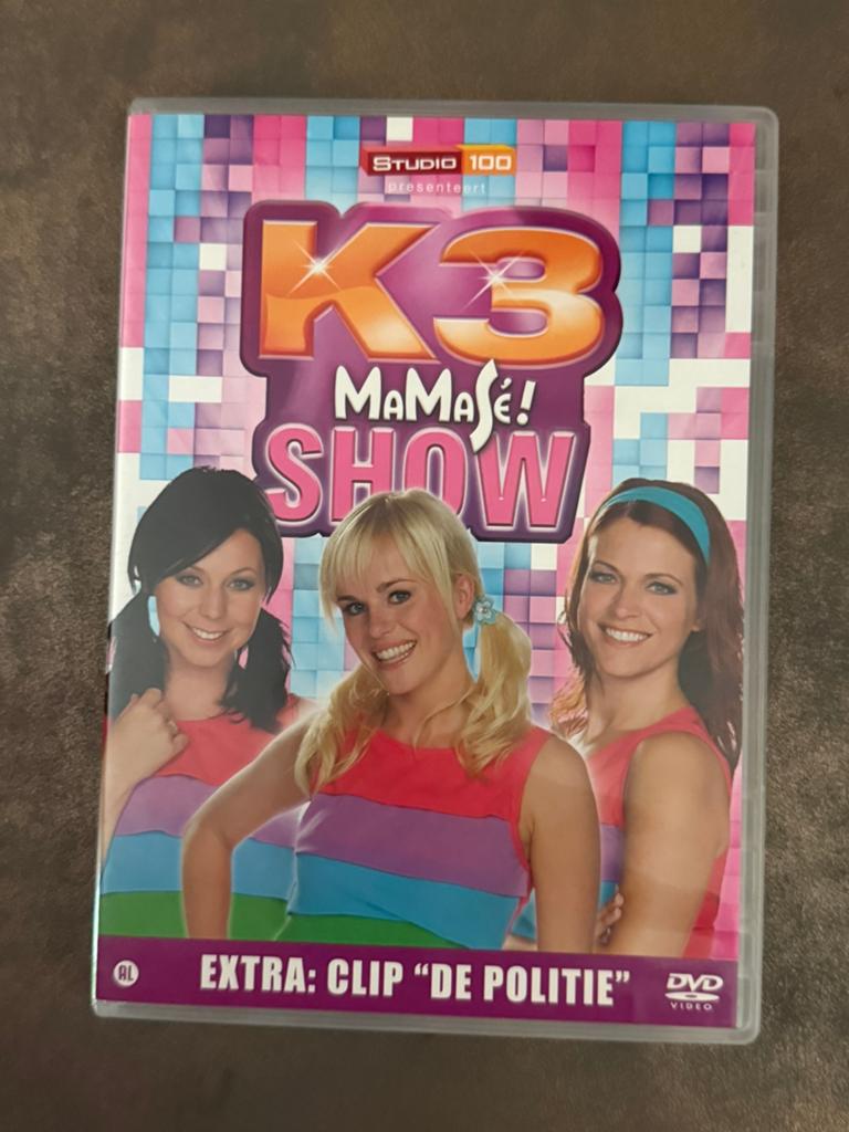 K3 MamaSé! Show DVD - Inclusief clip "De Politie", Alle leeftijden, Overige genres, Ophalen of Verzenden, Zo goed als nieuw