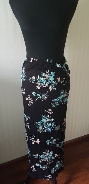 Nieuw! Mooie zwarte flower maxi rok met split, M 38 rekt mee, Maat 38/40 (M), Verzenden, Zwart, Nieuw