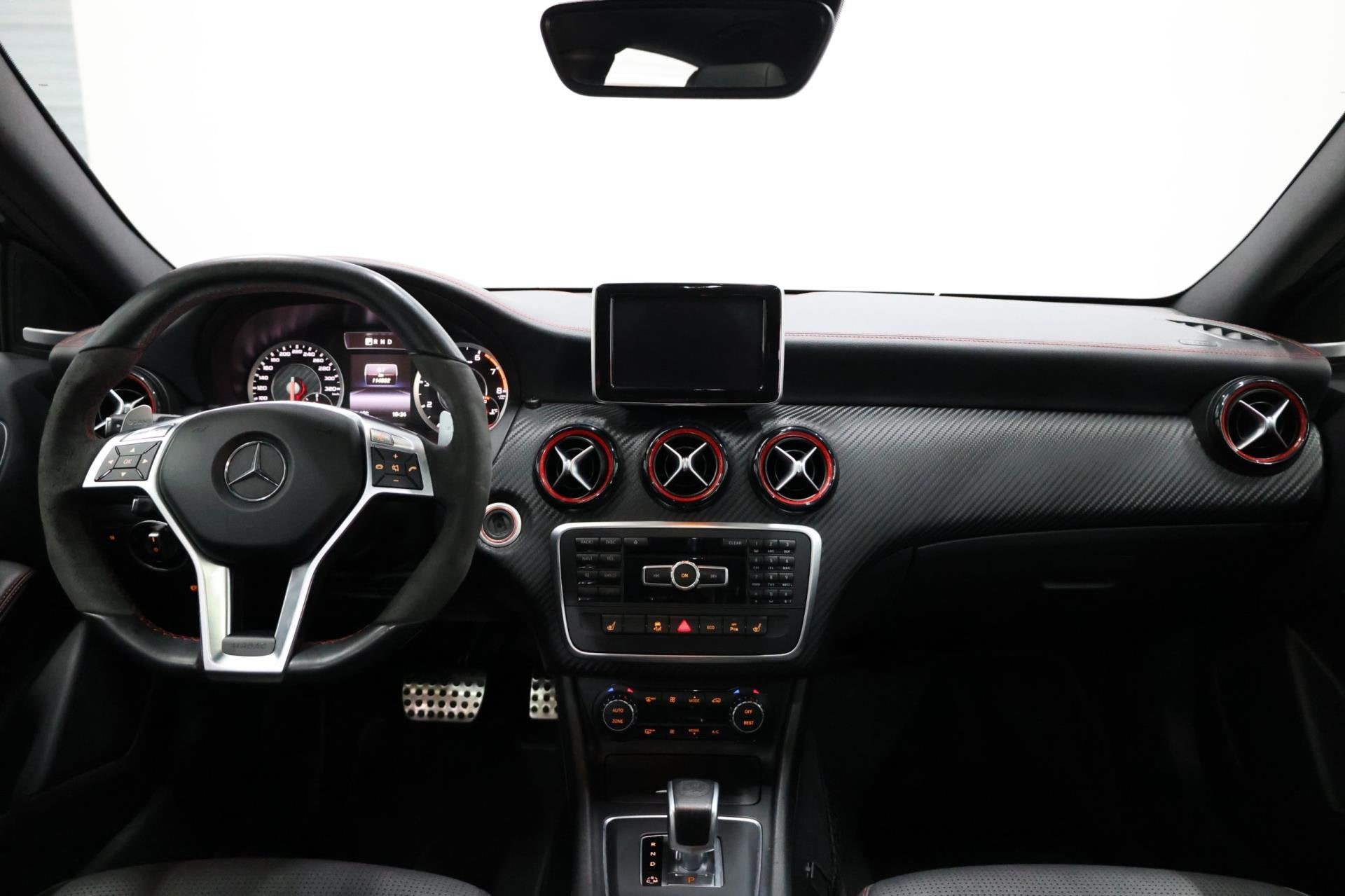 Mercedes-Benz A-klasse AMG 45 4MATIC 361+PK LED/LEER+S.VERWA, Auto's, Automaat, Dealer onderhouden, Gebruikt, Euro 6