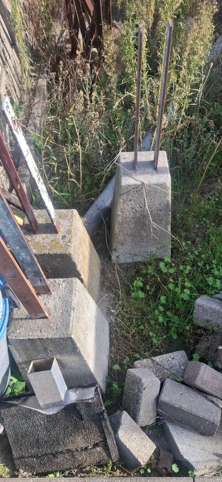 Betonnen funderingsblokken met ijzeren staven, Tuin en Terras, Ophalen, Gebruikt