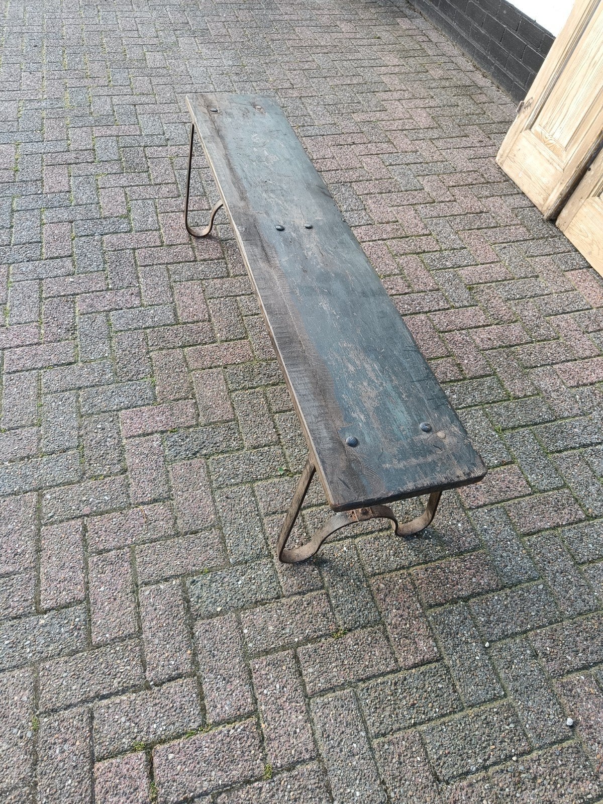 Antieke bankjes, Ophalen