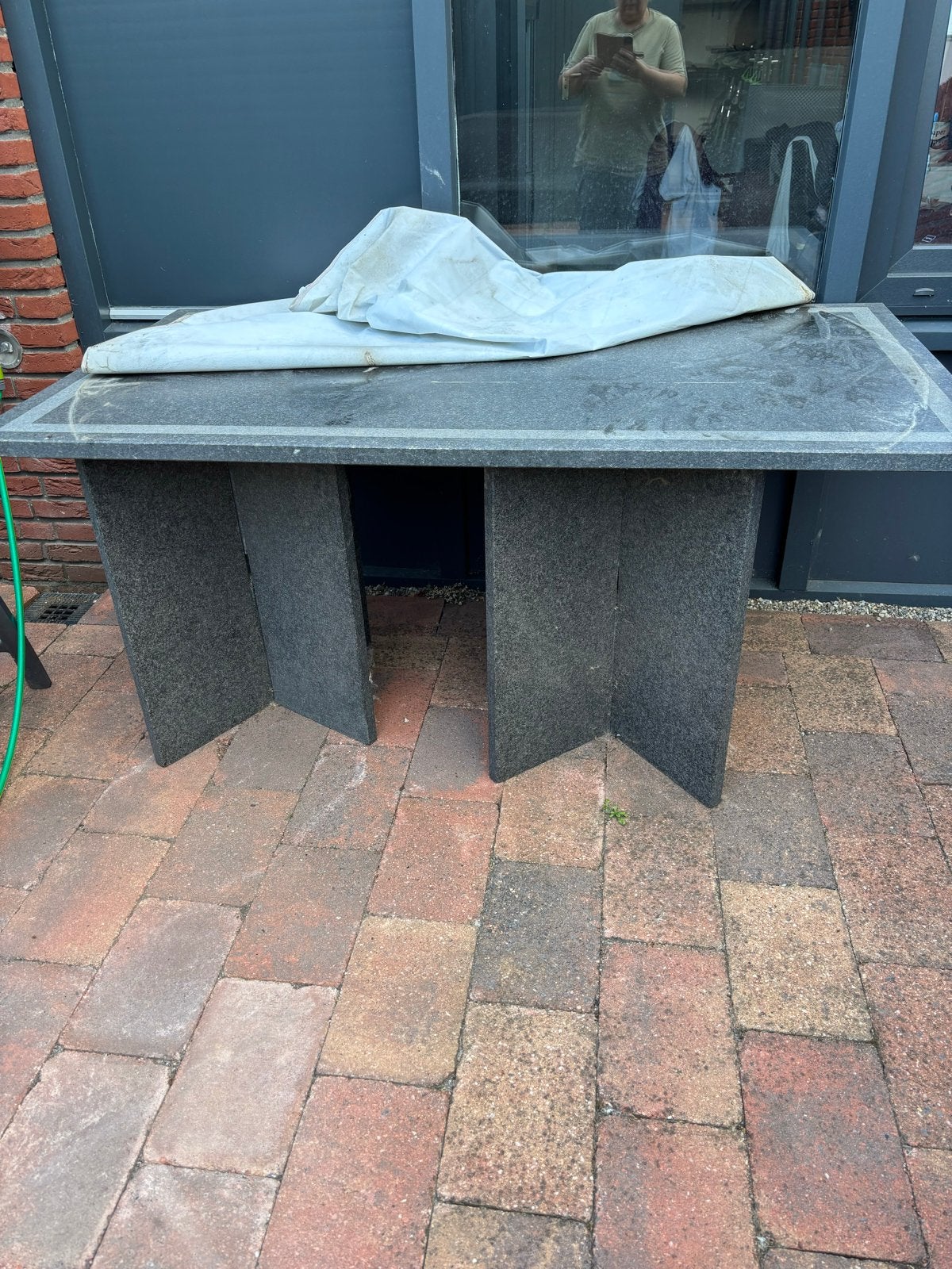 Gratis granieten Stevige buiten tafel, Ophalen, Gebruikt, Rechthoekig, Overige materialen