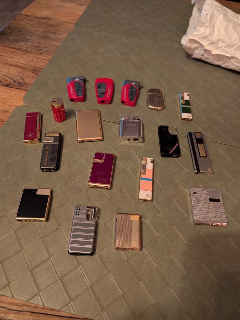 Kleine collectie aanstekers, Verzamelen, Verzenden, Gebruikt, Aansteker