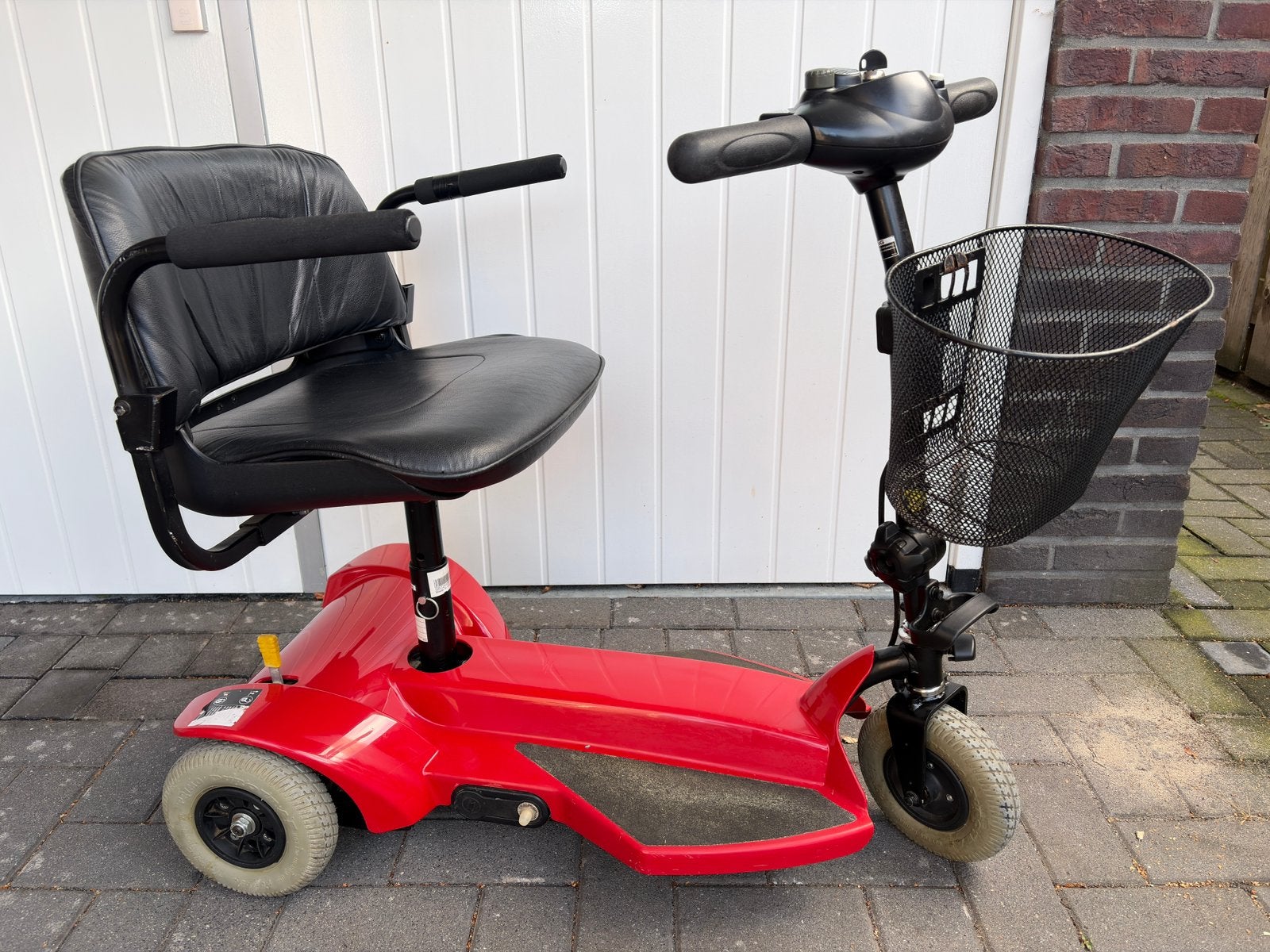 Te huur scootmobiel, in te klappen, nieuwe accu, ook te koop, Ophalen, Zo goed als nieuw, 10 km/u of minder