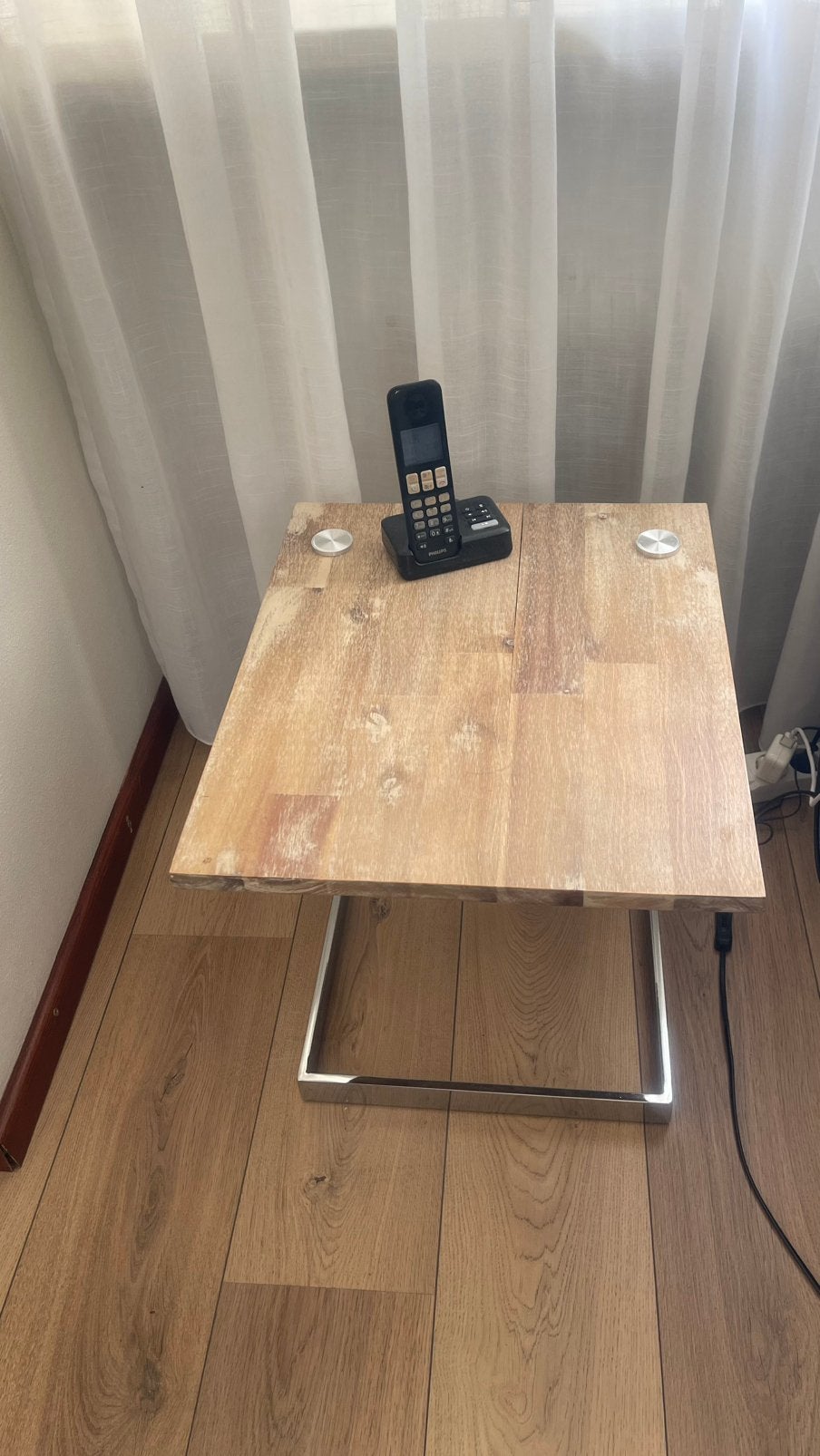 Bijzettafel Acacia met chromen onderstel, Huis en Inrichting, Tafels | Salontafels, Ophalen, Gebruikt, 50 tot 100 cm