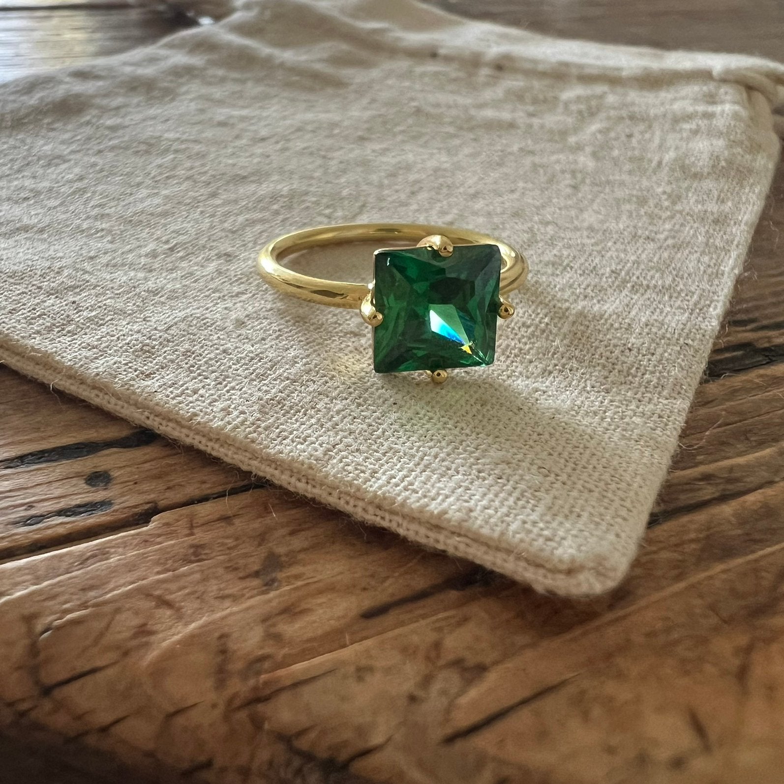 Zilveren 925 goud vergulde ring met groene steen maat 17+, Verzenden, Zo goed als nieuw, 17 tot 18, Dame