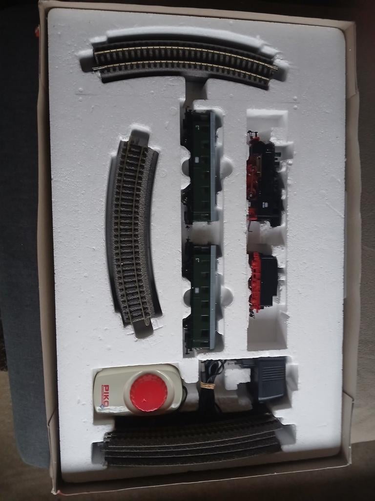 Piko Treinset met Locomotief, Wagons en Rails, Treinset, Gelijkstroom, Zo goed als nieuw, Analoog