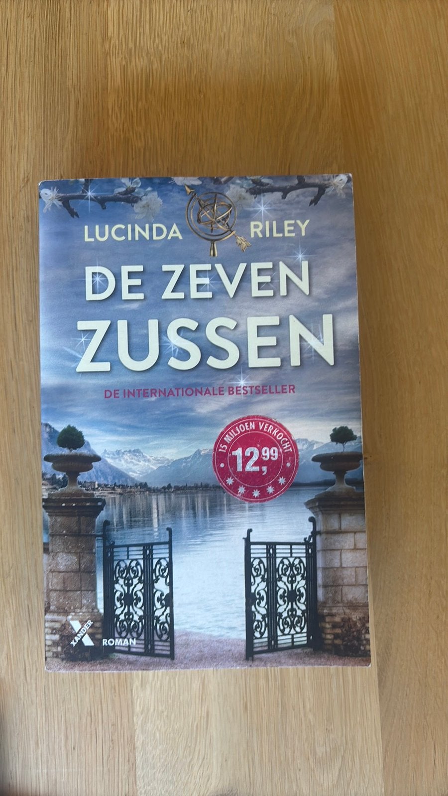 “ de zeven zussen “ Lucinda Riley, Boeken, Ophalen of Verzenden, Gelezen