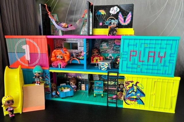 LOL Clubhuis + meerdere poppen, Kinderen en Baby's, Speelgoed | Poppenhuizen, Ophalen of Verzenden, Zo goed als nieuw, Poppenhuis