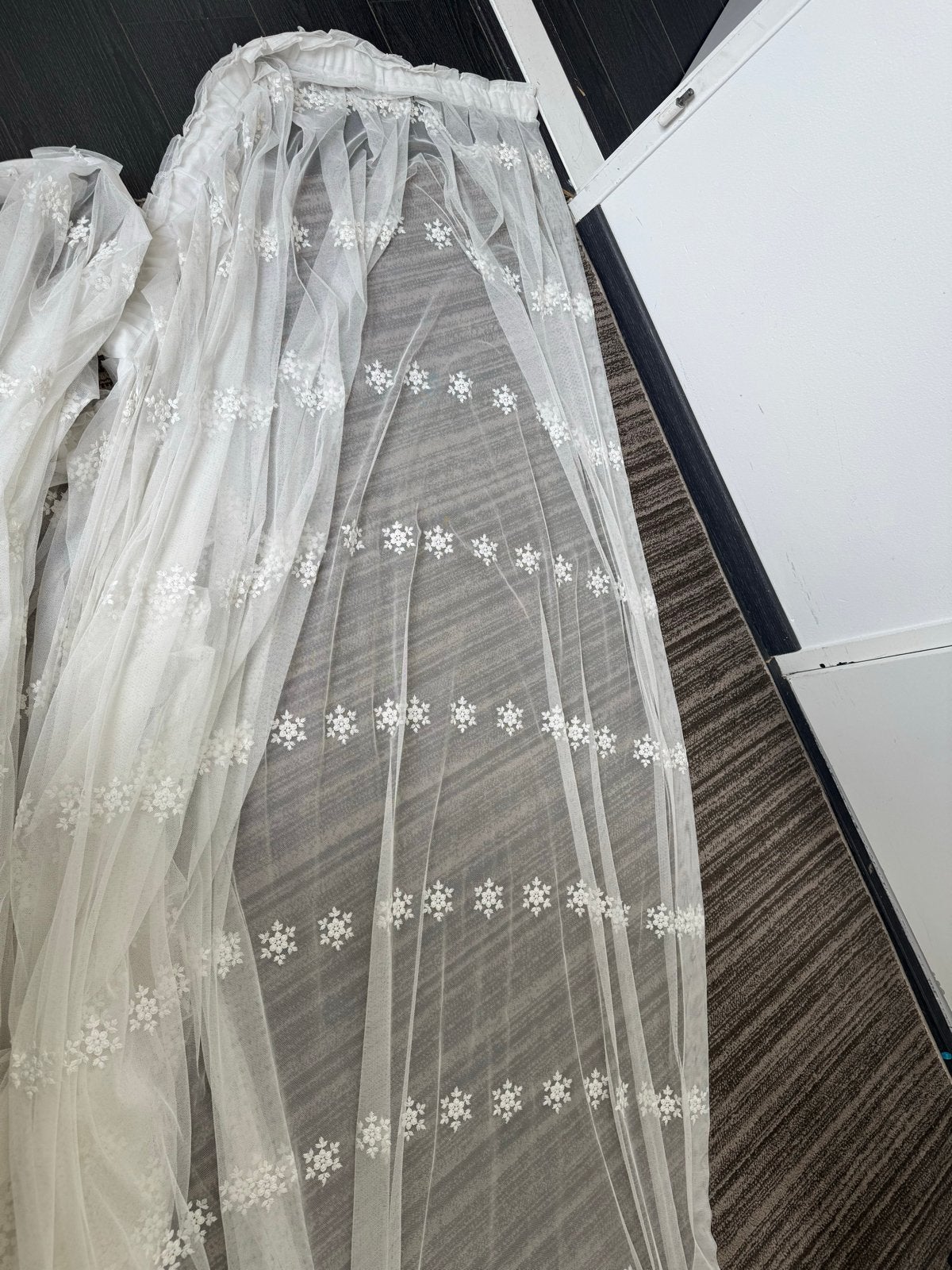 Witte vitrage met bloemenpatroon, Ophalen, Vitrage, Wit, Lichtdoorlatend