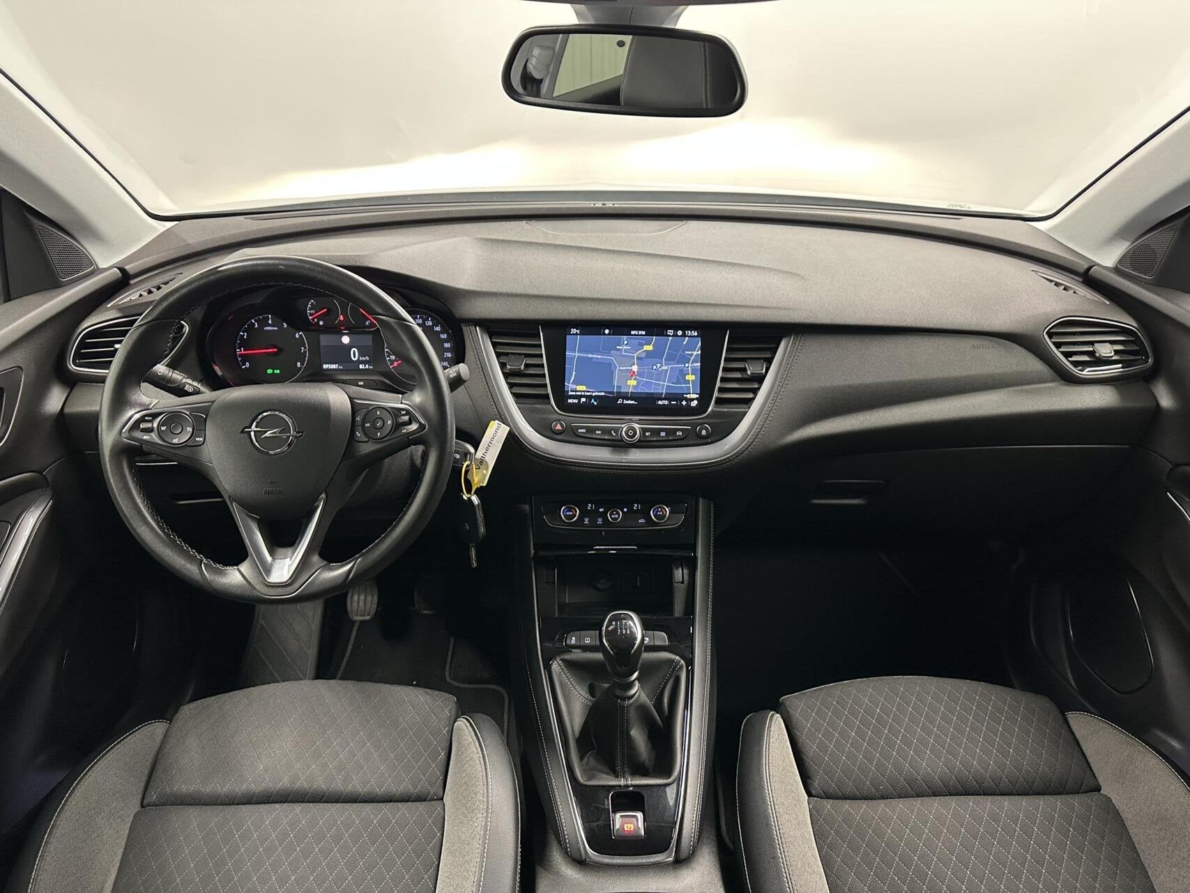 Opel Grandland X 1.2 Turbo Business + CAMERA TREKHAAK CARPLA, Auto's, Voorwielaandrijving, Parkeercamera, Gebruikt, 1199 cc