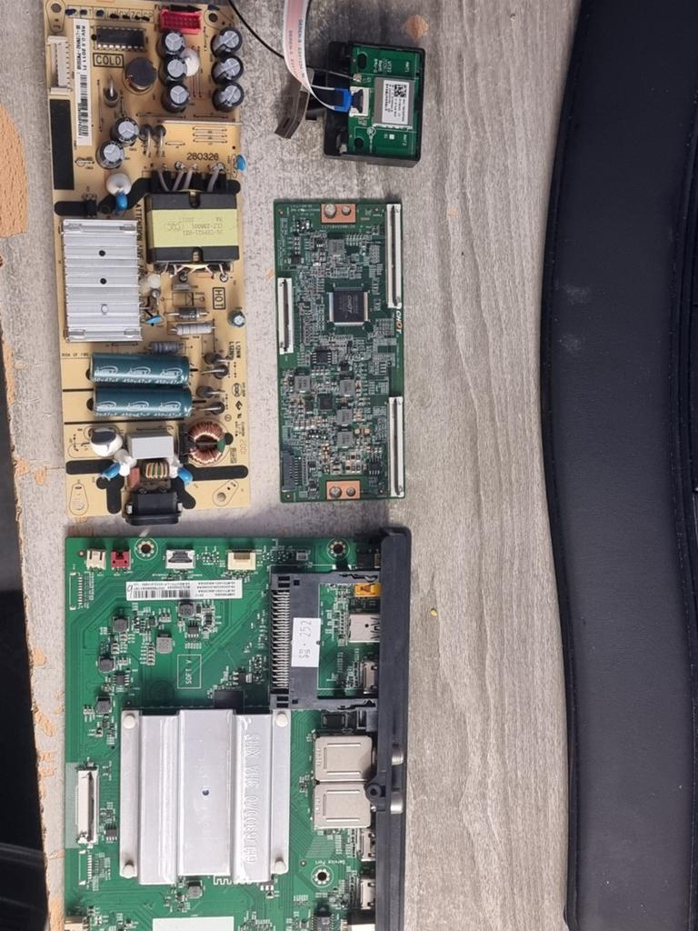 Diverse printplaten en onderdelen voor TCL50EP660, Ophalen of Verzenden