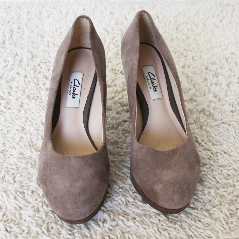 Prachtige Suede Clarks Pumps s17 (Maat 37) € 45,-, Pumps, Beige, Ophalen of Verzenden, Zo goed als nieuw