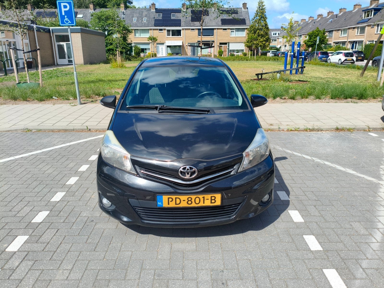 Toyota Yaris 1.3 16V Vvt-i 5DR 2014 Zwart, Voorwielaandrijving, 40 €/maand, 4 cilinders, Zwart