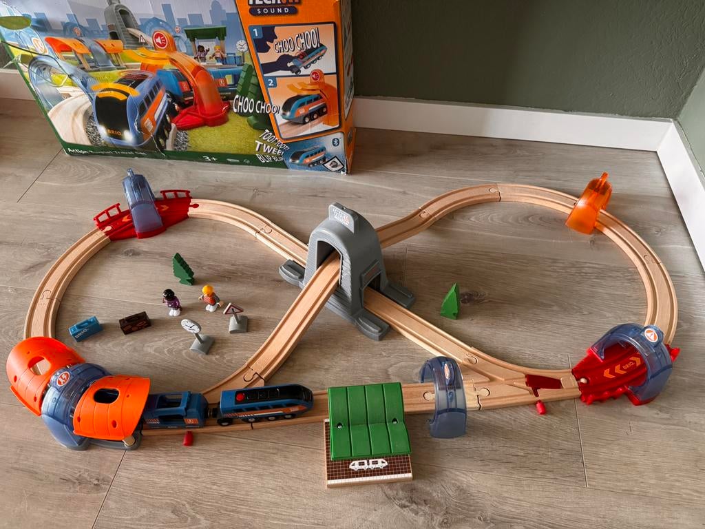Brio smart track met geluiden en automatische trein., Ophalen of Verzenden, Zo goed als nieuw