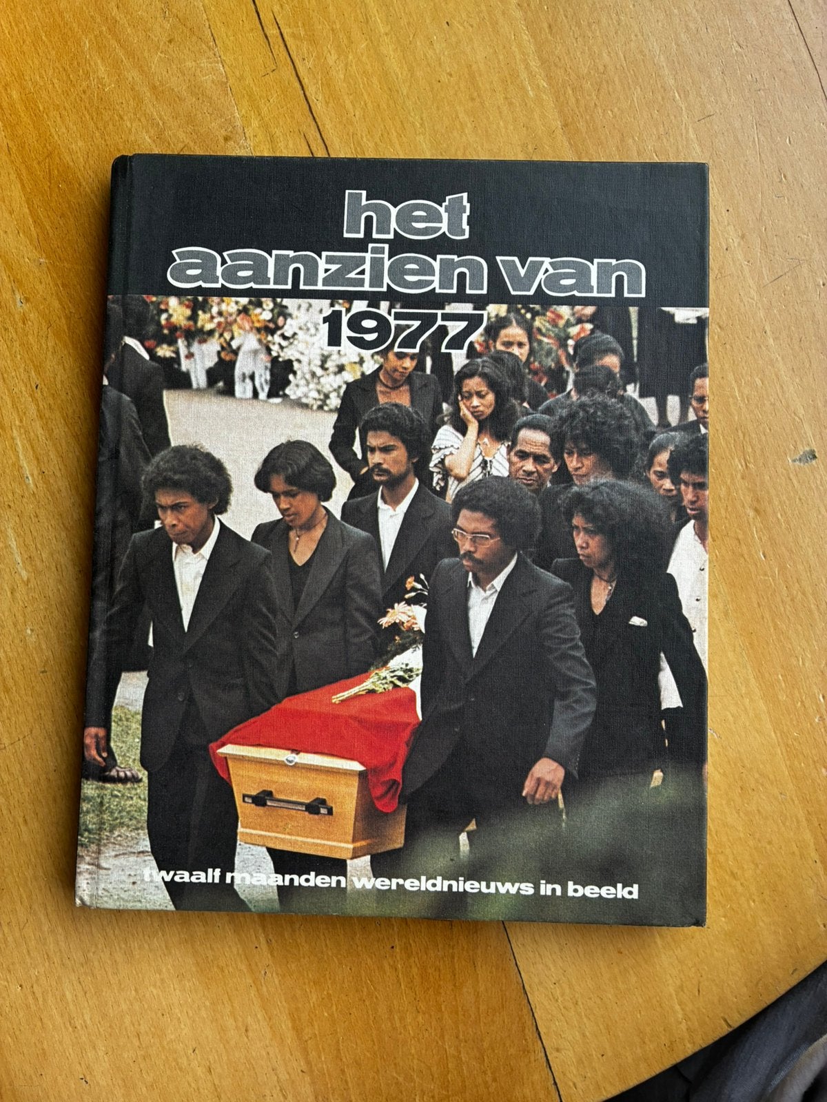 Het aanzien van 1977, Boeken, Ophalen of Verzenden, Gelezen, Media