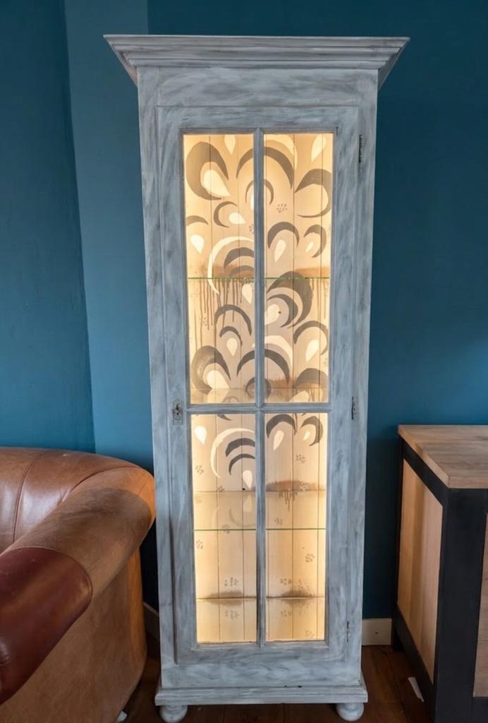 Unieke handgeschilderde vitrinekast - Grijs/Wit, Ophalen, Glas, Modern, Uniek, Handgeschilderd, 50 tot 100 cm