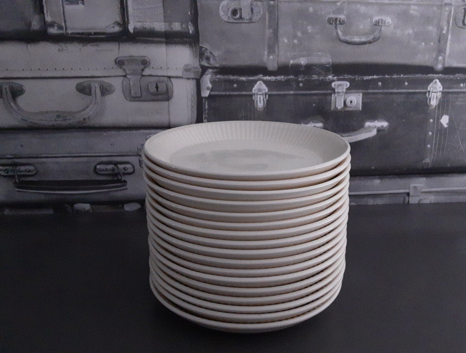 Wedgwood Edme gebaksbordjes met opstaande rand per stuk, Huis en Inrichting, Keuken | Servies, Ophalen, Zo goed als nieuw, Bord(en)