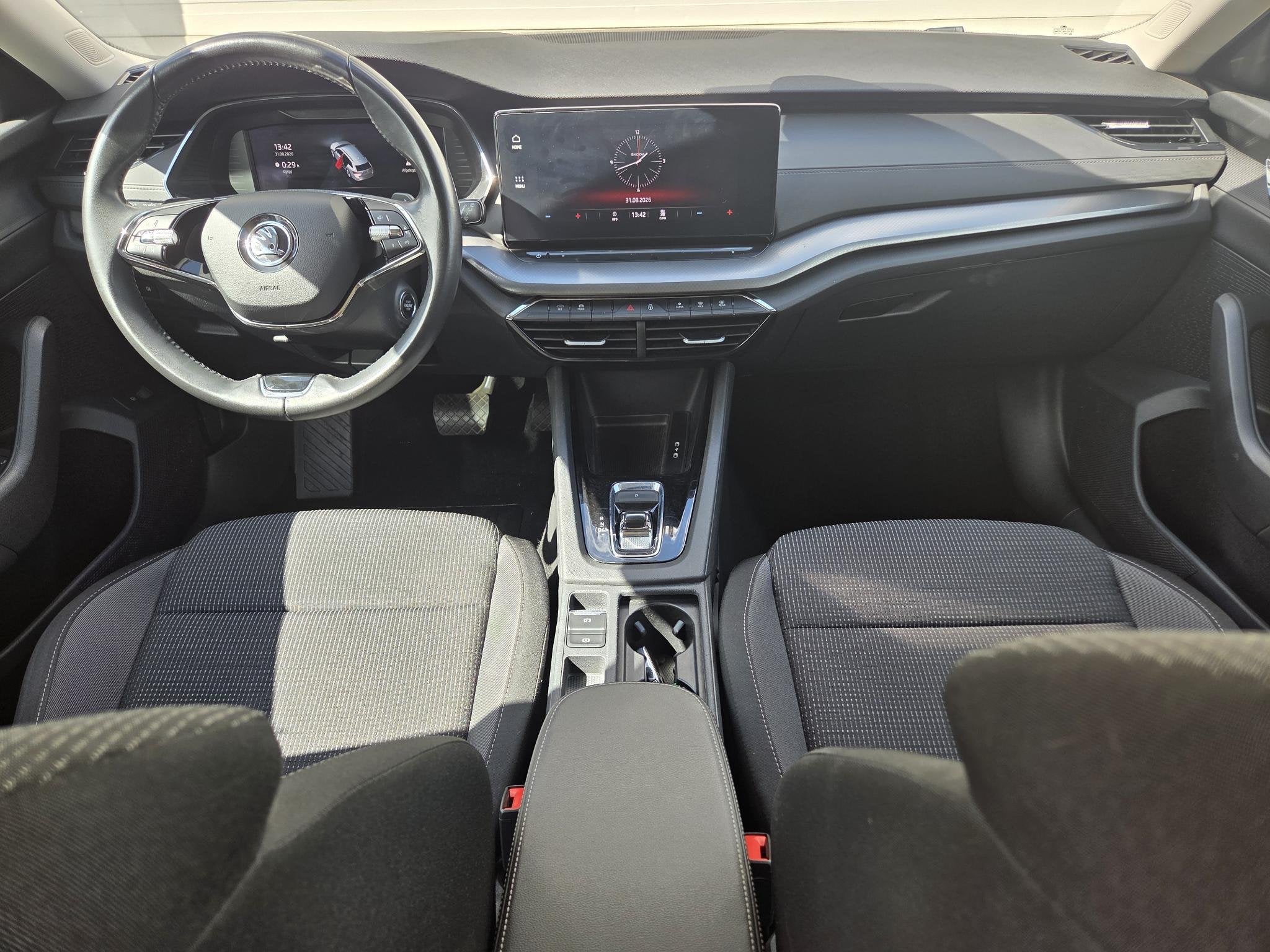 Skoda Octavia Combi 1.4 TSI iV PHEV Business Edition / Trekh, Auto's, Stof, Gebruikt, 4 cilinders, Blauw