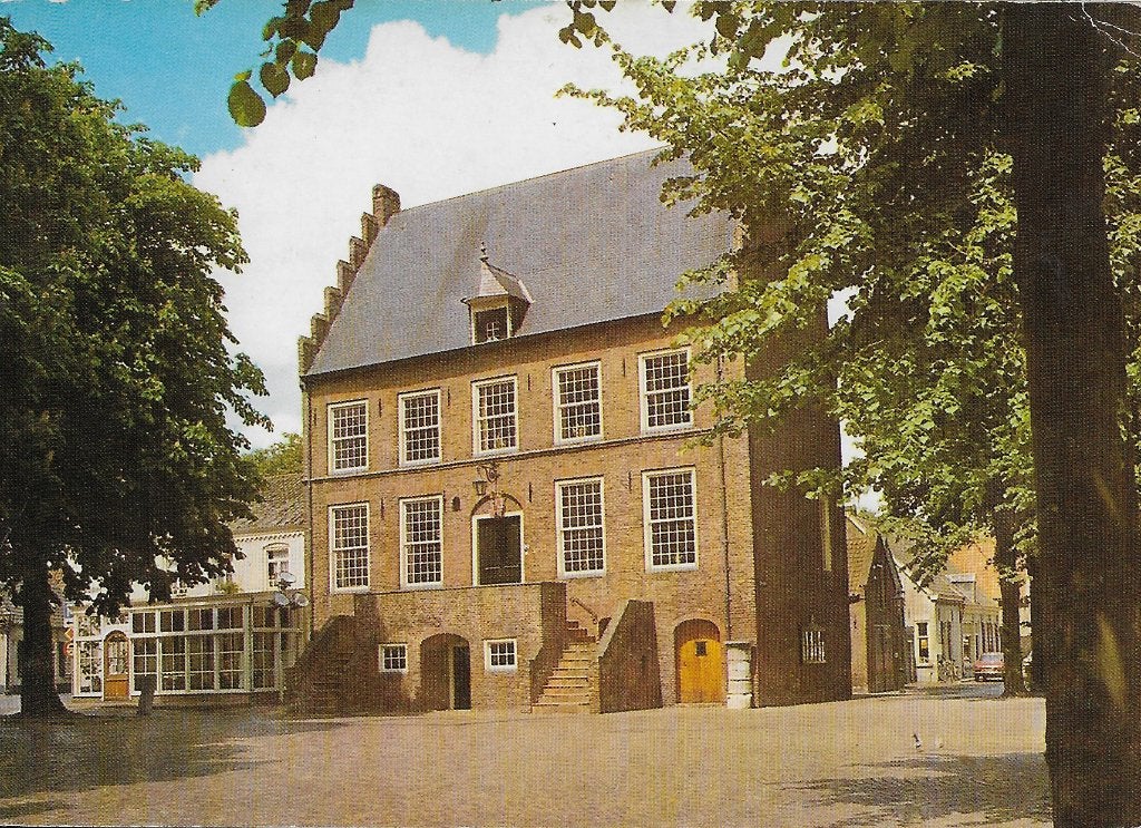 Oirschot gemeentehuis gelopen ansichtkaart ( 450 ), Ophalen of Verzenden, 1980 tot heden, Gelopen