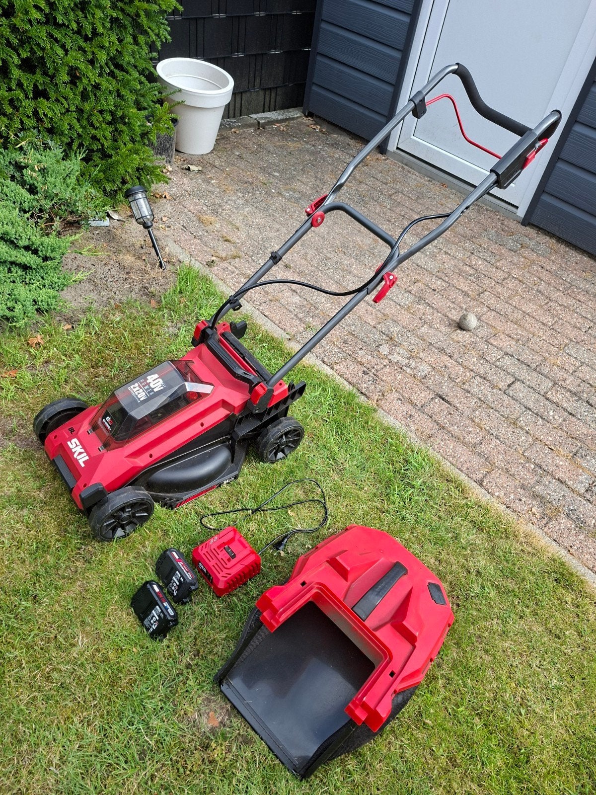SKIL Accu-grasmaaier 40V (2x20V) met 2 accu's en lader, Ophalen, Cirkelmaaier, Accu-grasmaaier, Zo goed als nieuw