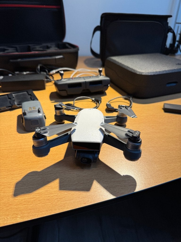 DJI Spark Fly More Combo + accessoires, Audio, Tv en Foto, Drones, 250 tot 900 gram, Cameradrone, Zo goed als nieuw, DJI