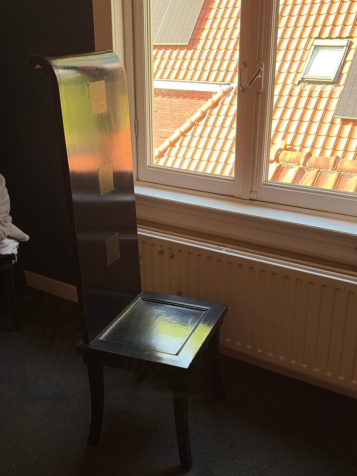 2 unieke zwarte stoelen met Chinese inscripties, Ophalen