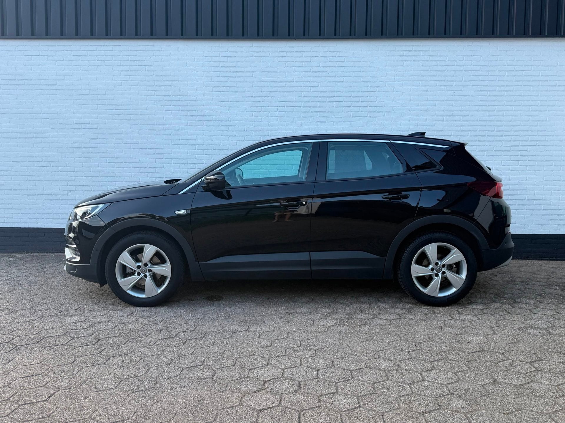 Opel Grandland X 1.2 Turbo Ultimate LEDER l 360C l TREKHAAK!, Voorwielaandrijving, Gebruikt, 1199 cc, Lichtsensor