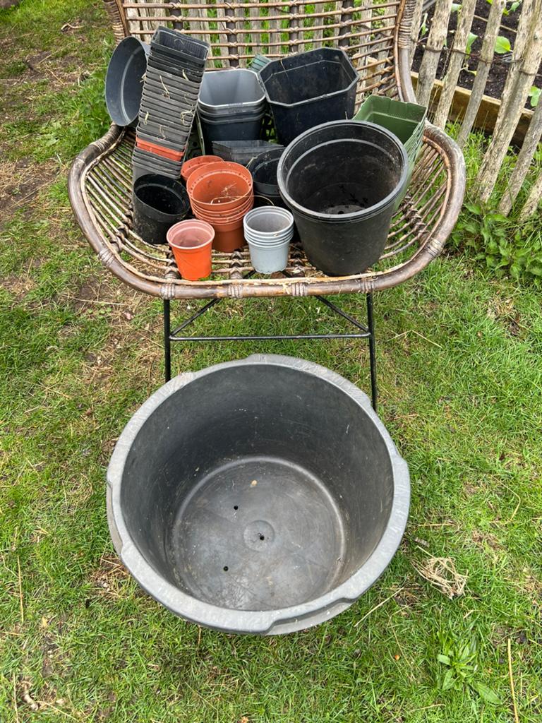 Heel veel potjes voor planten, Tuin en Terras, Kunststof, Gebruikt, Minder dan 30 cm, Rond
