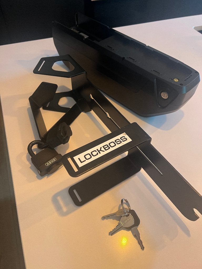 Ouxi V8 accu & Lockboss slot, Ophalen, Zo goed als nieuw