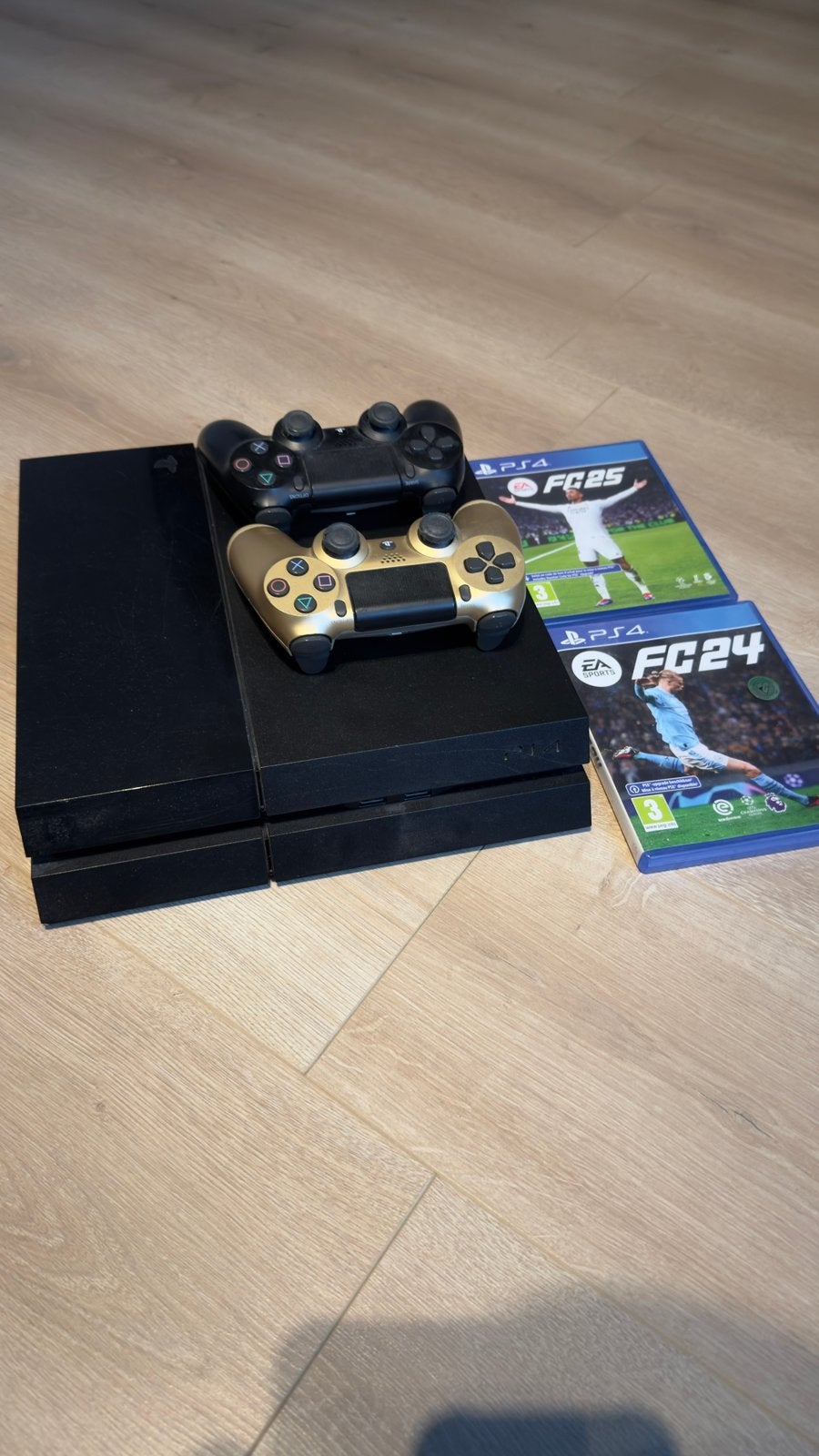 Playstation 4 en 2 controllers, Spelcomputers en Games, Met 2 controllers, Ophalen of Verzenden, Original, Gebruikt