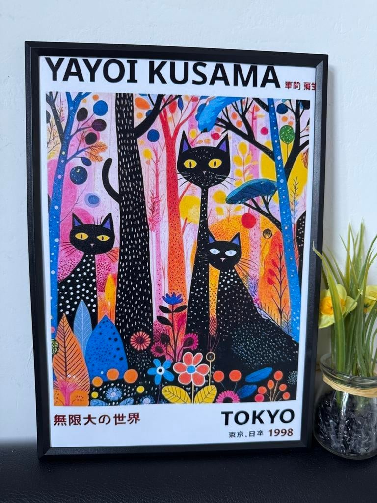 Yayoi Kusama Poster Ingelijst - Katten in het Bos, Antiek en Kunst, Ophalen of Verzenden