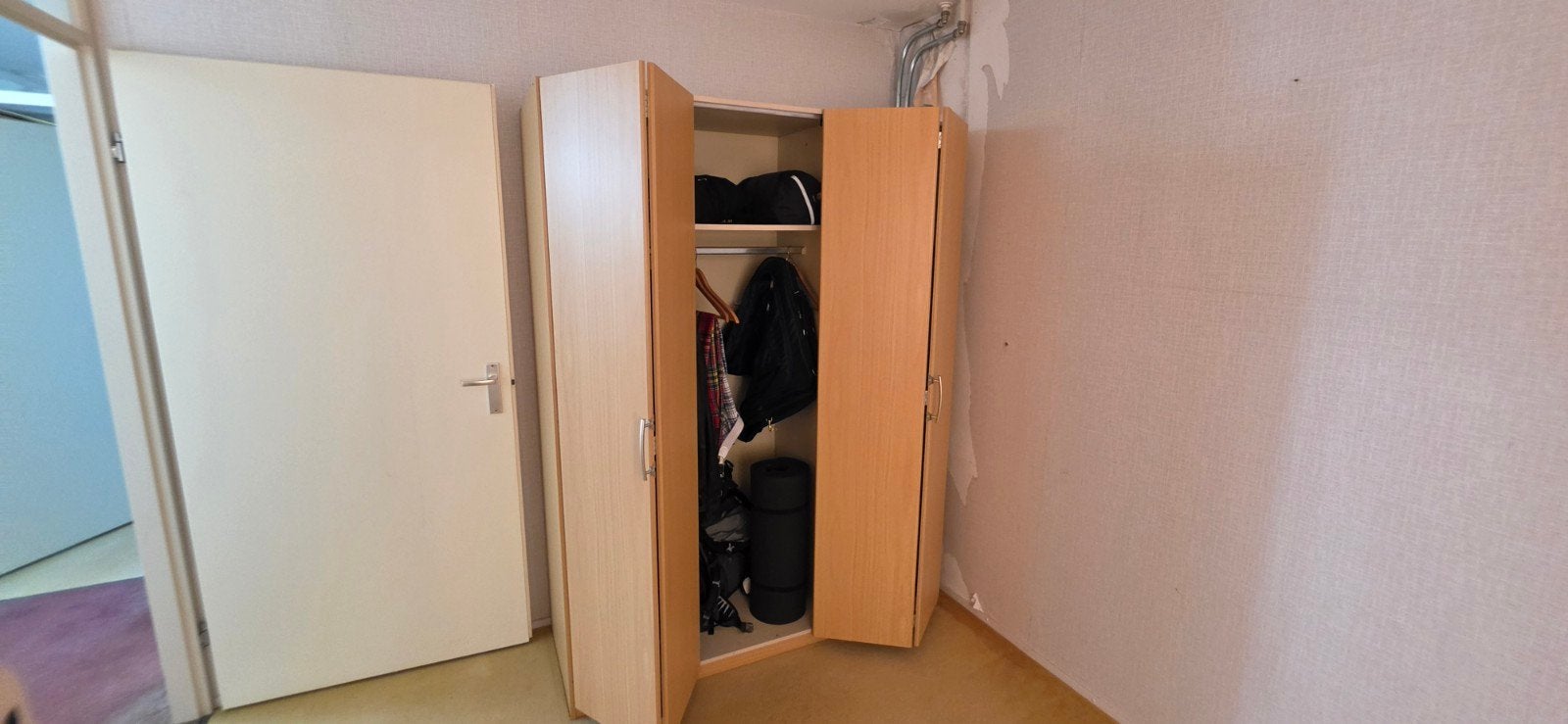 Vouwdeurkast - 150x63x195 cm - Praktisch en Ruim, Huis en Inrichting, Ophalen, Met deur(en), Gebruikt, 150 tot 200 cm