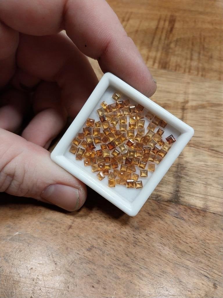 A kleur facet geslepen citrien vierkant, Ophalen of Verzenden
