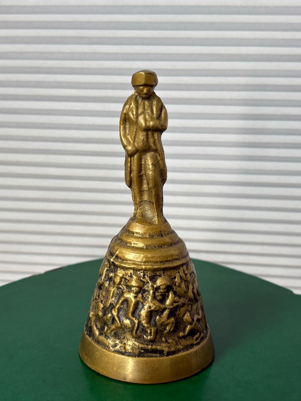 Messing bel met figuur (napoleon) en reliëf, Ophalen of Verzenden