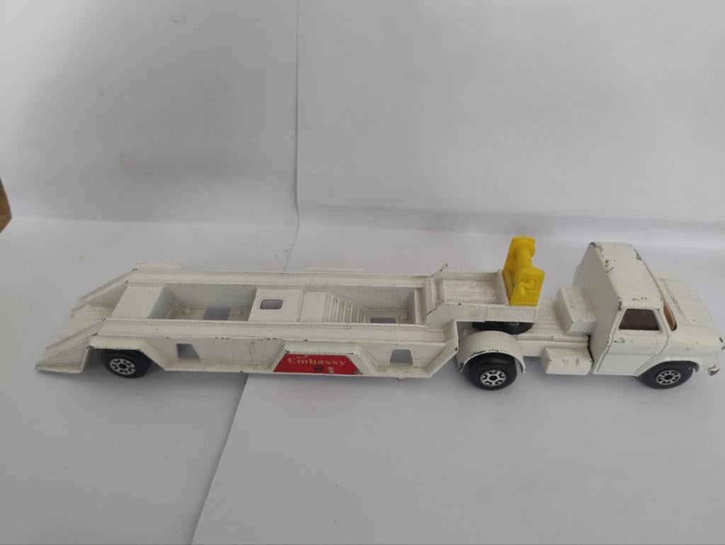 🔴 Matchbox Ford met trailer en twee Landrovers, Ophalen of Verzenden, Zo goed als nieuw, Bus of Vrachtwagen
