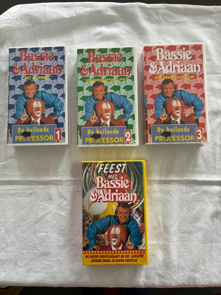 VHS Banden Bassie & Adriaan zie foto’s voor de titels, Gebruikt, Alle leeftijden, Kinderprogramma's en -films, Overige typen