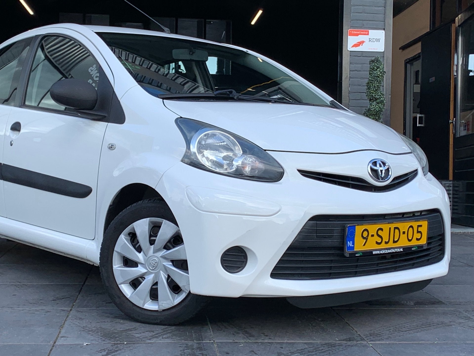 Toyota Aygo 1.0 VVT-i Comfort|Trekhaak|Airco|El.Ramen|5 deur, Voorwielaandrijving, Euro 5, Stof, Gebruikt