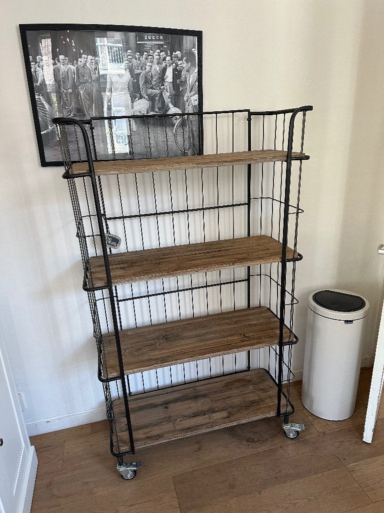 Mooie houten kast van Sissy-Boy, Ophalen, Zo goed als nieuw