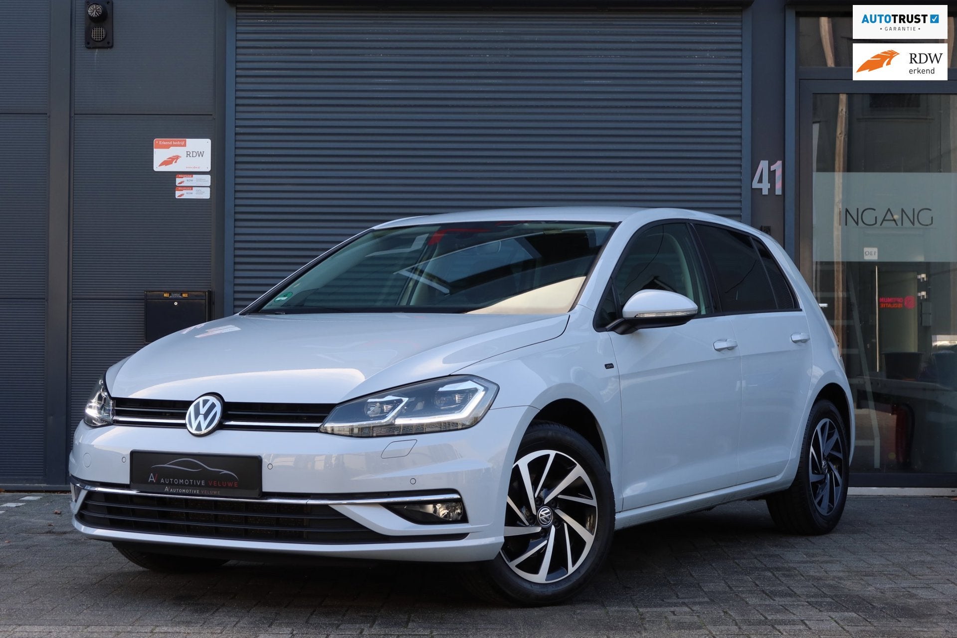 Volkswagen Golf 1.0 TSI JOIN Dynaudio|ACC|Carplay|Blind|Lane, Auto's, Stof, Zwart, Met garantie (alle), Wit