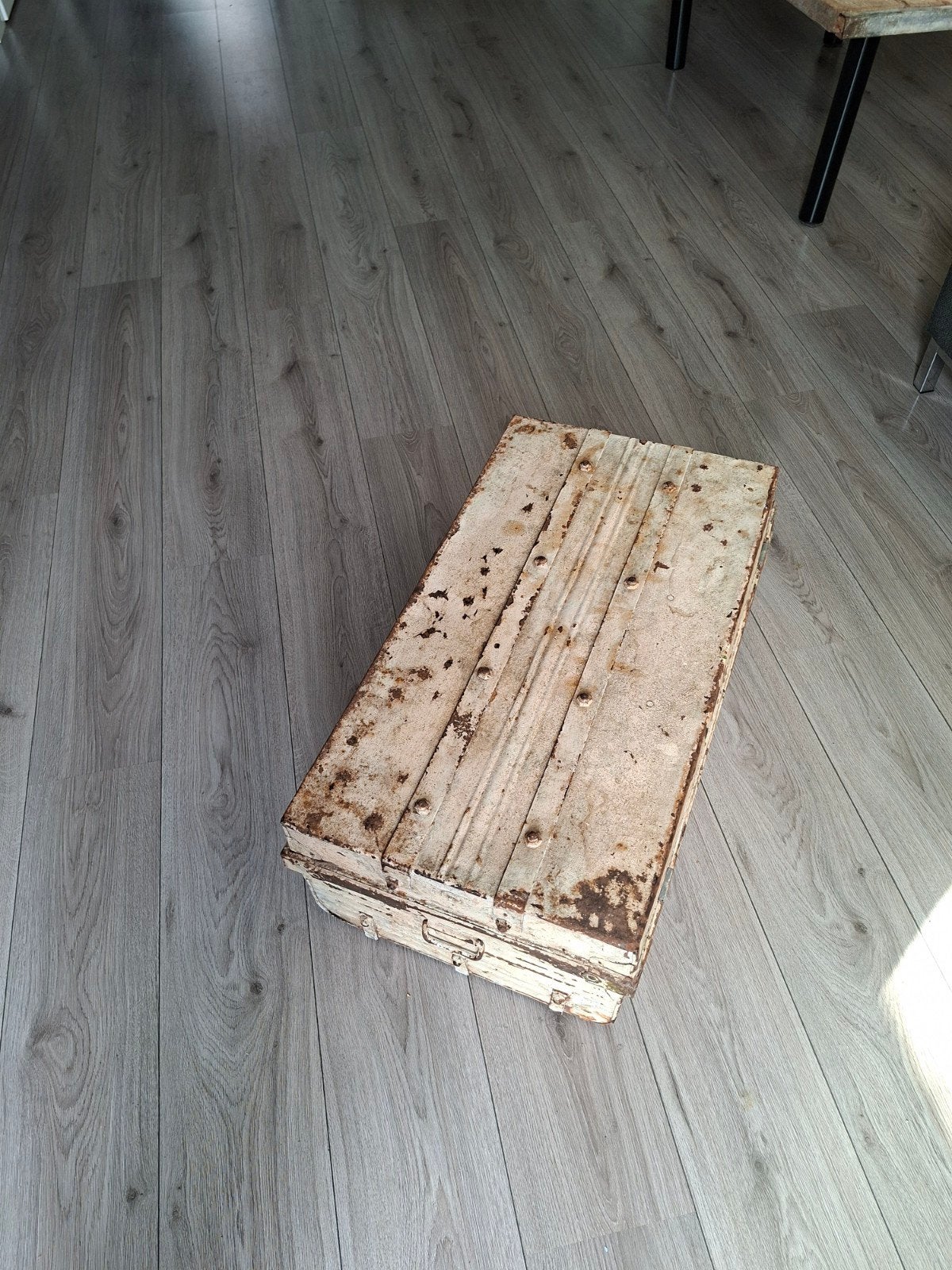Vintage metalen koffer met  beslag beige/wit, Ophalen