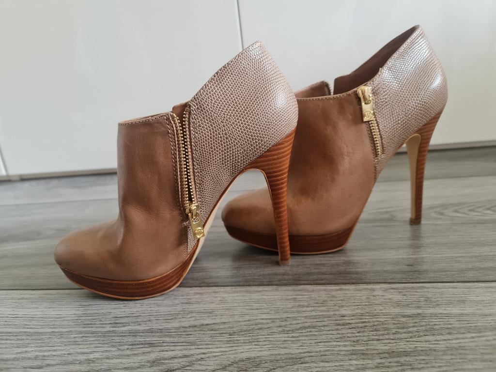 Michael Kors schoenen maat 39 - Goede staat, Michael Kors, Bruin, Lage of Enkellaarzen, Ophalen of Verzenden