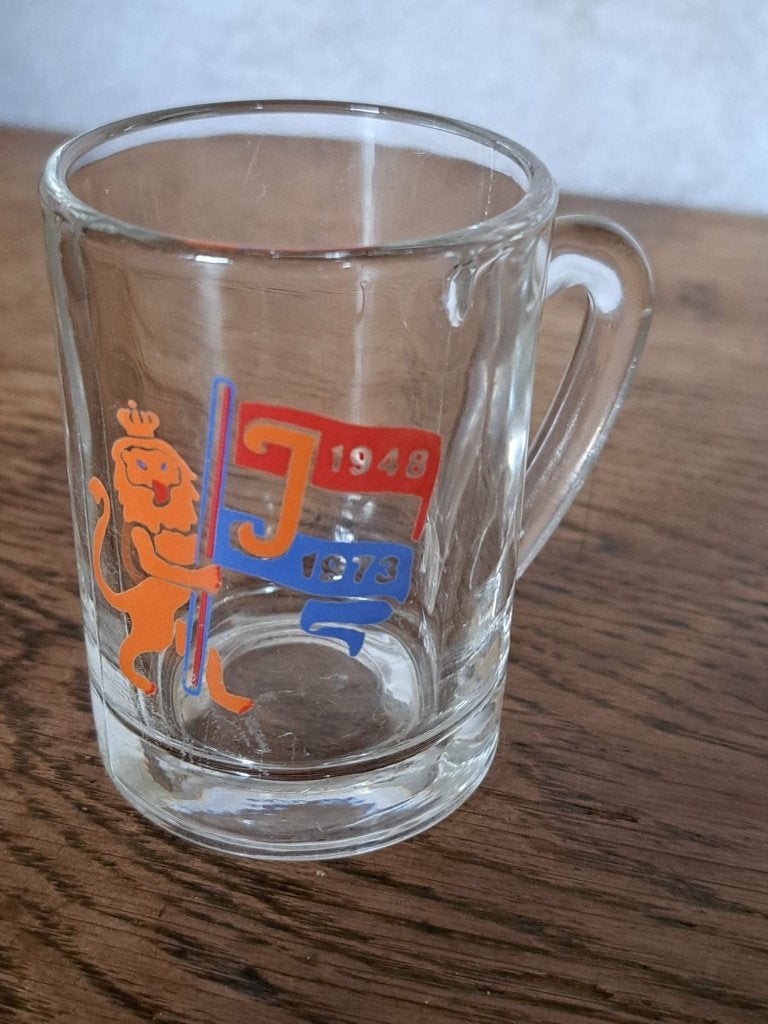 glaswerk, Koninklijk huis, Verzamelen, Glas en Borrelglaasjes, Ophalen of Verzenden, Zo goed als nieuw, Borrel- of Shotglas
