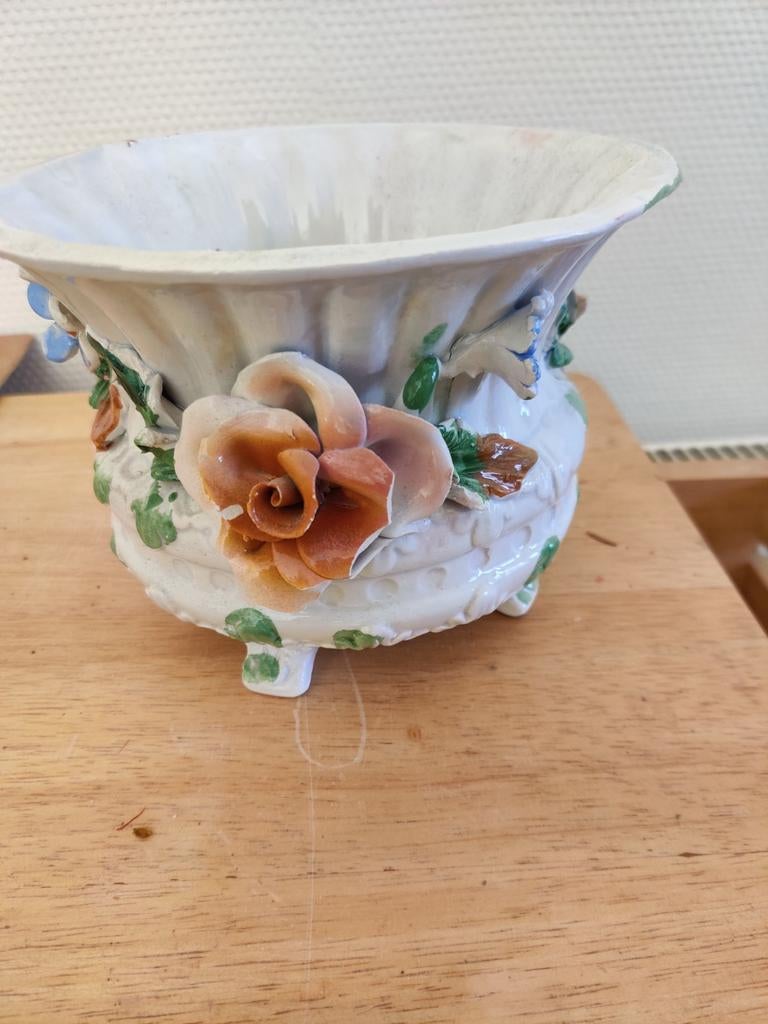 Antieke Capodimonte bloempot met rozen, 11x17 cm, Antiek en Kunst, Ophalen
