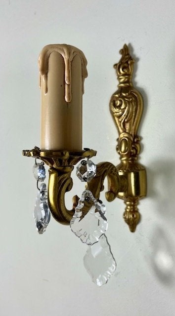 Vintage Frans bronzen wandlampje met kristallen glaspegels, Ophalen of Verzenden, Gebruikt, Glas, Wandlamp